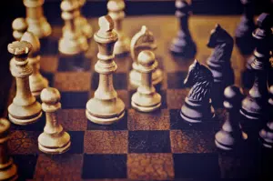 Schach lernen: 6 Regeln & 10 Tipps für Anfänger