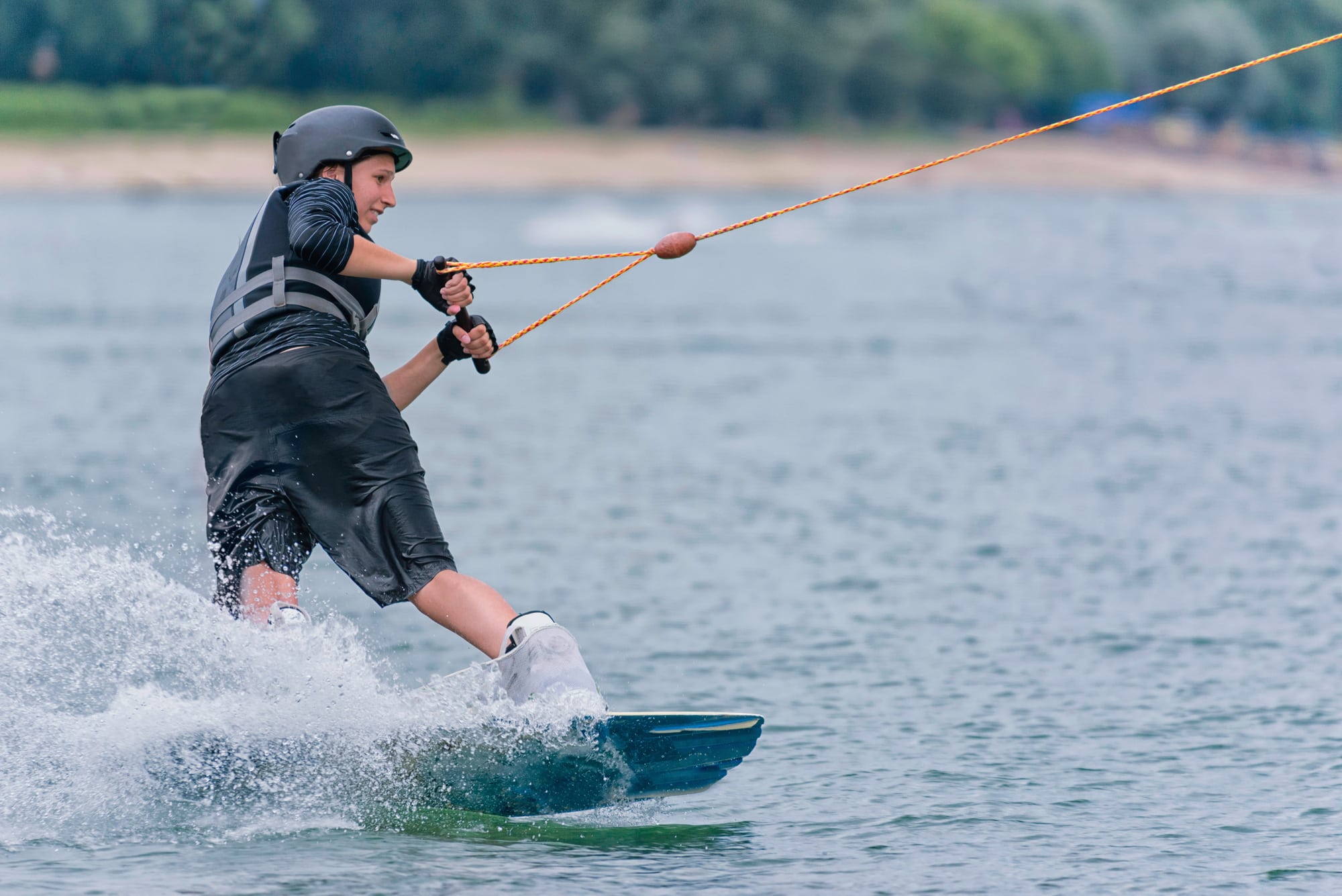 Wakeboard lernen 6 Tipps für den Einstieg + die richtige Ausrüstung