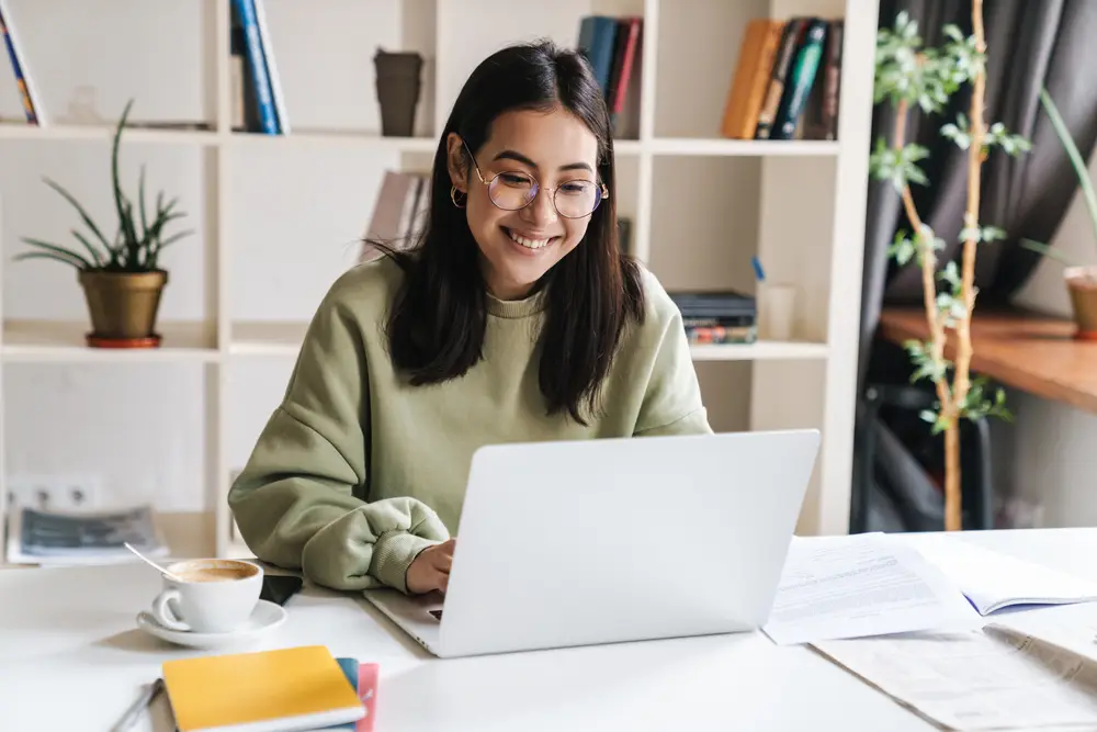 ILS-Fernstudium: Erfahrungen & 4 Tipps zur Fernschule
